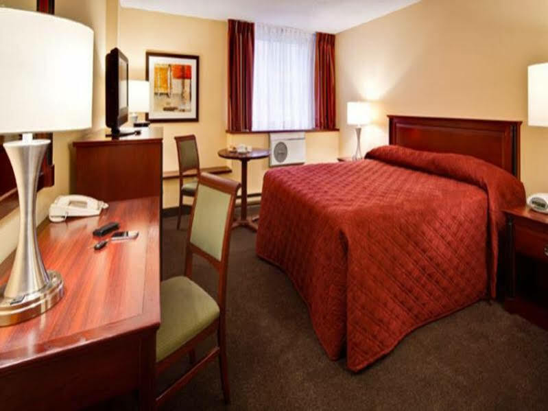 แฟร์ฟิลด์ บาย แมริออท มอนทรีออล ดาวน์ทาวน์ Hotel มอนทรีอัล ภายนอก รูปภาพ